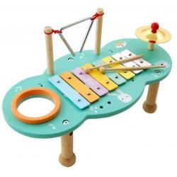 Medinis staliukas su muzikiniais instrumentais