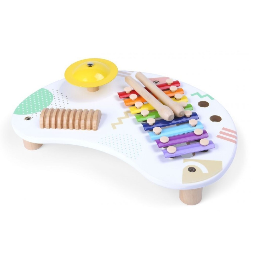 Medinis staliukas su muzikiniais instrumentais